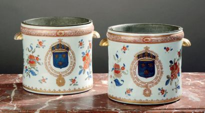 Paire de seaux à bouteille en porcelaine...