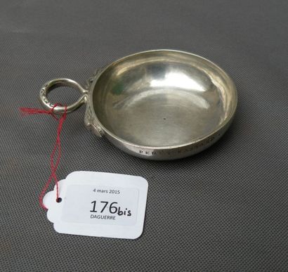 Tasse à vin par Boisnier. En argent uni dont...