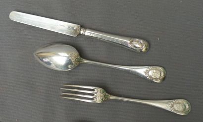 Hénin et compagnie Suite de douze couverts...