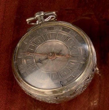 Montre oignon, le boîtier en argent à bâte...