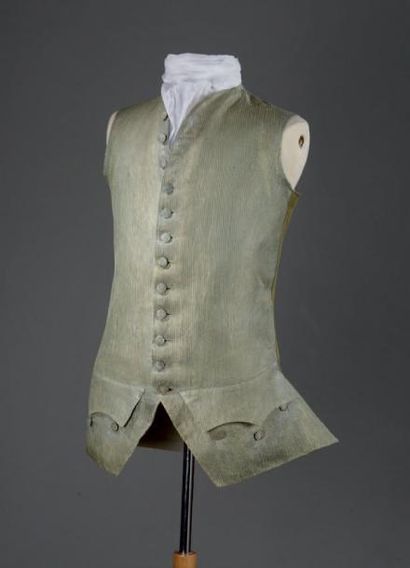 Gilet à basques, vers 1760. Pékin soie verte...
