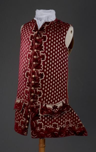 Veste d'habit à basques en velours ciselé...