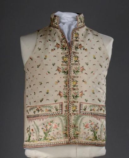 Gilet droit brodé en pièce vers 1780. Probablement...