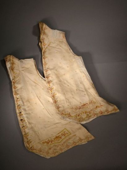 Rare exemple d'une paire de gilets à basques...