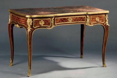 Bureau plat de style Louis XV, estampillé...