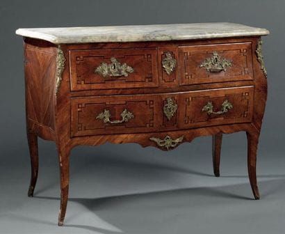 Commode d'époque Louis XV. En placage de...