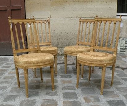 Suite de quatre chaises d'époque Louis XVI....