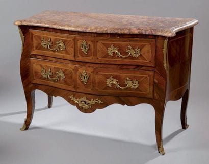 Commode à deux tiroirs d'époque Louis XV....