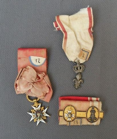 France
Lot de trois pièces: - Ordre royal...