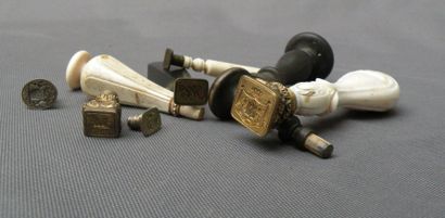 Lot de six cachets en argent, vermeil, ivoire...