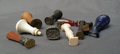 Lot de onze cachets en argent, vermeil, ivoire...