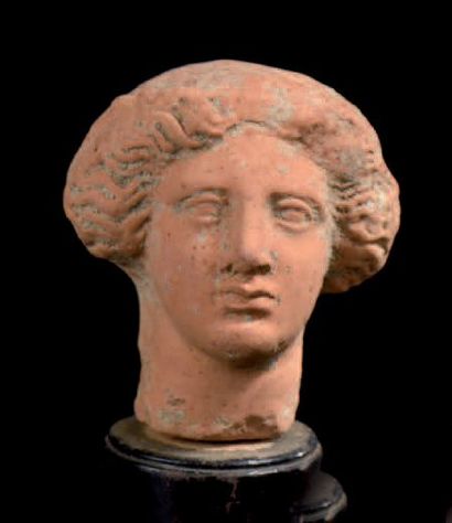 Tête votive féminine, art grec, Italie du...