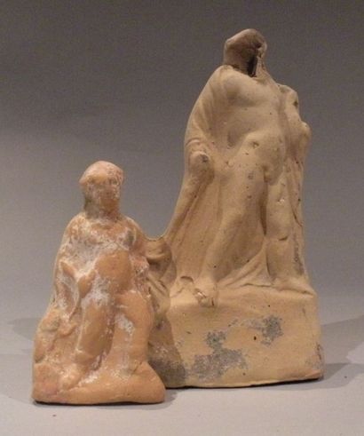 Lot composé de deux statuettes représentant...