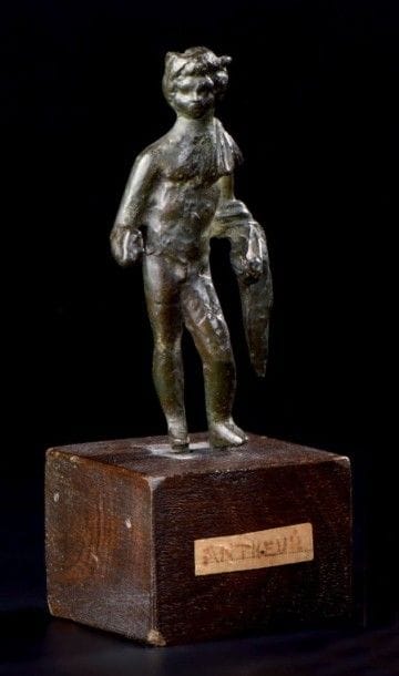 Statuette représentant Hercule tenant sa...