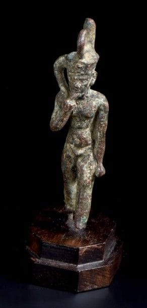 Statuette représentant le dieu Nefertoum...