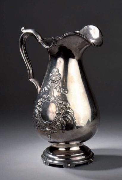 Aiguière balustre en argent, travail russe....