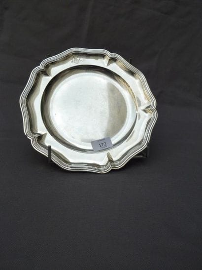 Plat rond en argent. Orfèvre P.C. & Cie....