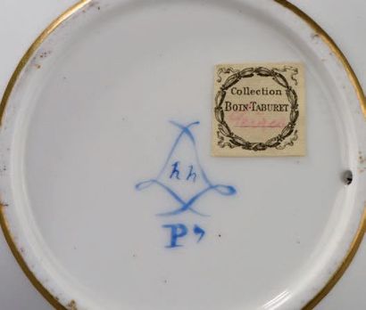 SÈVRES
Gobelet litron et sa soucoupe en porcelaine...