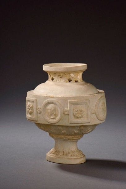 Sceaux ou Orléans
Vase pot-pourri en biscuit...