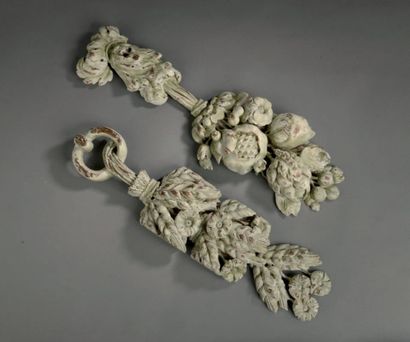 Deux éléments de décoration du XVIIe s. En...