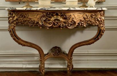 Console en bois sculpté, ajouré et doré,...