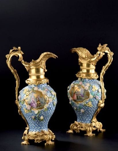 Paire d'aiguières en porcelaine de Meissen...
