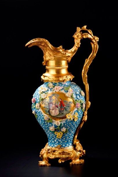 Paire d'aiguières en porcelaine de Meissen...