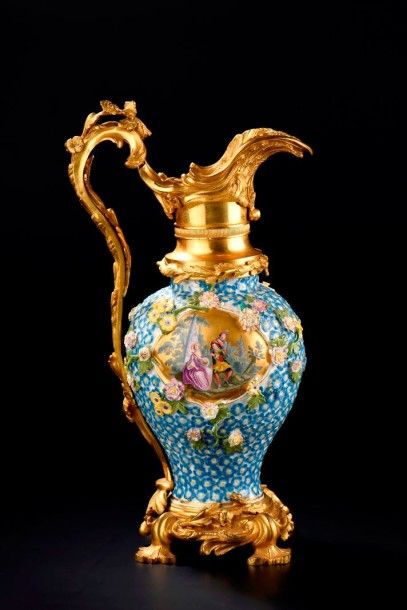 Paire d'aiguières en porcelaine de Meissen...