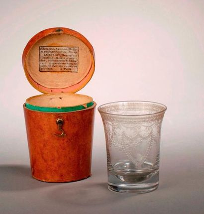 Verre gravé par Léonard. époque Louis XVI....