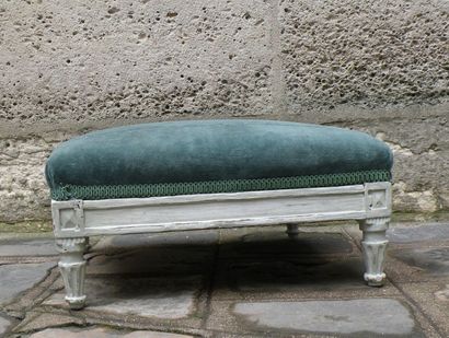 Petit tabouret, d'époque Louis XVI. En bois...