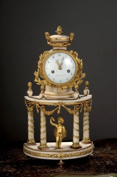 Pendule demi-lune par Lepaute, d'époque Louis...