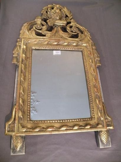 Miroir en bois redoré de la fin du XVIIIe...