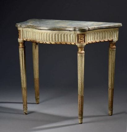 Console d'époque Louis XVI. En bois mouluré,...