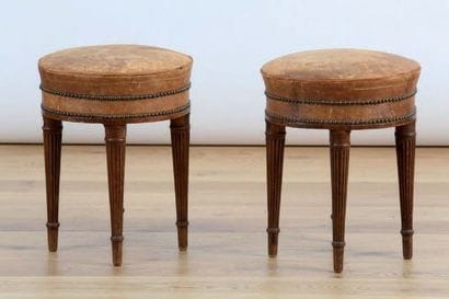 Paire de tabourets estampillés VF et Dupain,...
