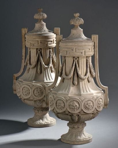 Paire de ?vases grecs à médaillon? en terre...