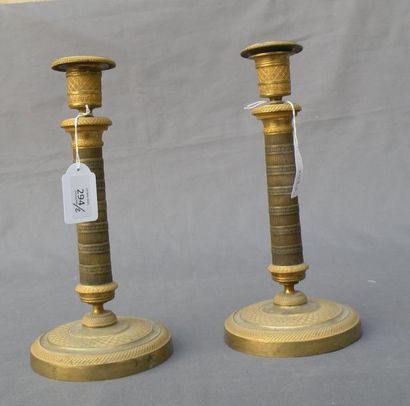 Paire de bougeoirs d'époque Restauration....
