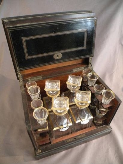 Cave à liqueurs par Tahan, d'époque Louis...
