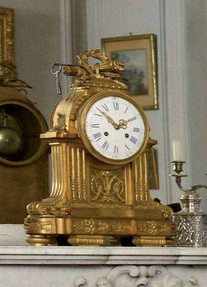 Pendule borne de style Louis XVI par Raingo...