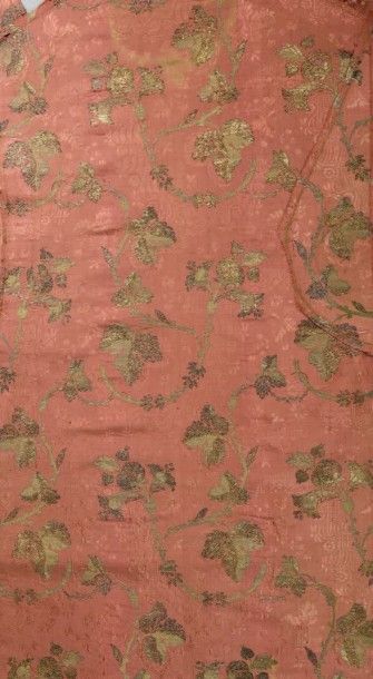 Brocart d'une chasuble démontée, vers 1720-...
