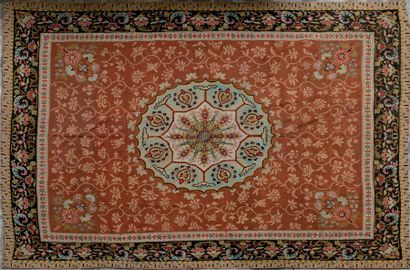 Tapis d'Aubusson, époque Louis-Philippe Rosace...