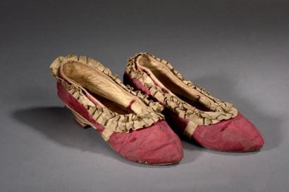 Paire d'escarpins, époque Louis XVI. En damas...