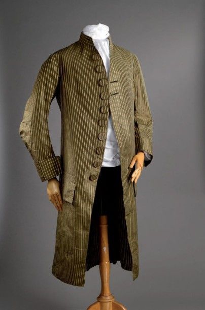 Superbe habit, vers 1785-1790. Pékin à rayures...