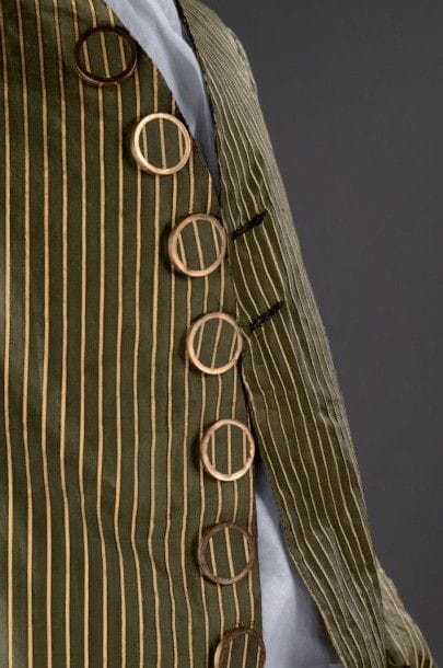 Superbe habit, vers 1785-1790. Pékin à rayures...