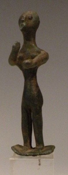 Statuette représentant un orant stylisé,...