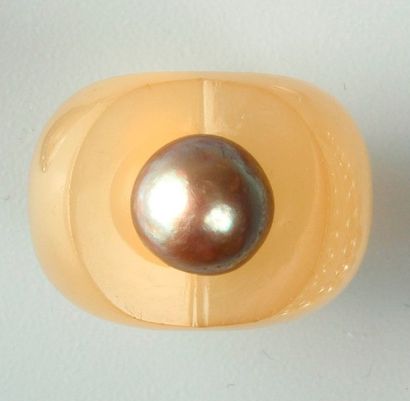 Bague de genre chevalière en agate beige...
