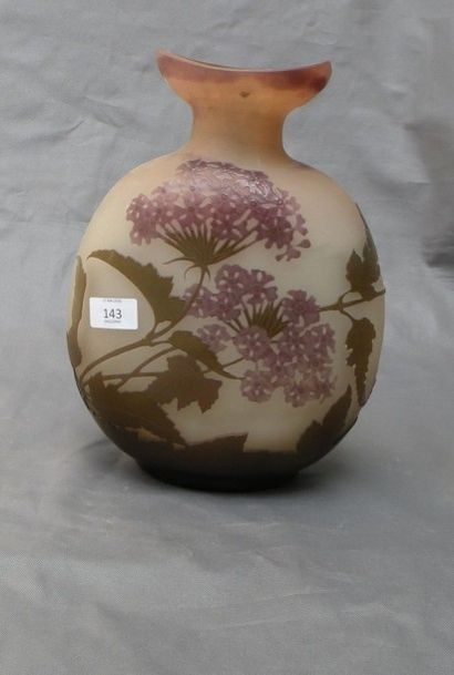Émile GALLÉ (1846-1904)
Vase ovoïde à col...