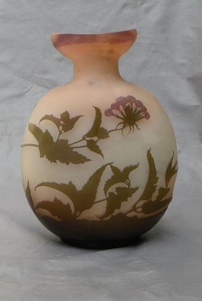 Émile GALLÉ (1846-1904)
Vase ovoïde à col...