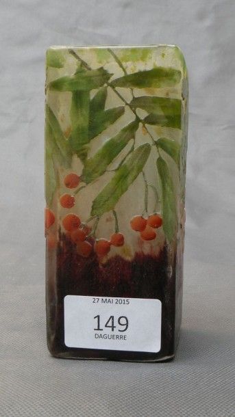 DAUM
Vase à section carrée. Épreuve de tirage...