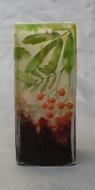 DAUM
Vase à section carrée. Épreuve de tirage...
