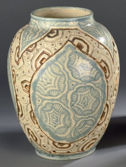 Lachenal
Vase ovoïde en céramique. Décor...